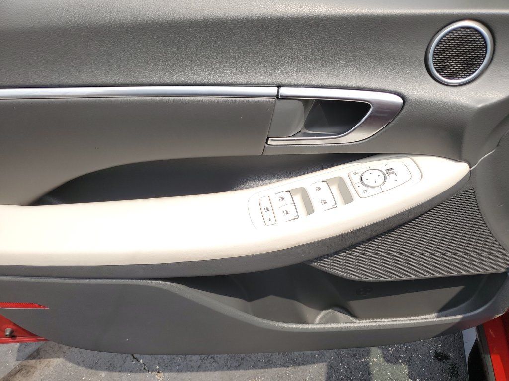 Used 2023 Hyundai Sonata SEL w/ Preferred Accessory Package FWD image 17