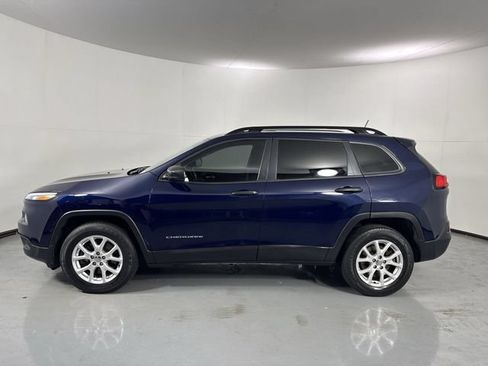 Used 2016 Jeep Cherokee Sport w/ Cold Weather Group AWD/4WD image 31