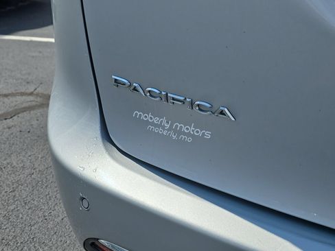 Used 2023 Chrysler Pacifica Touring-L FWD image 61