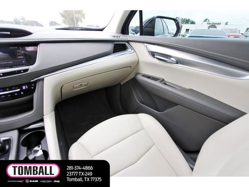 Used 2021 Cadillac XT5 Premium Luxury image 11