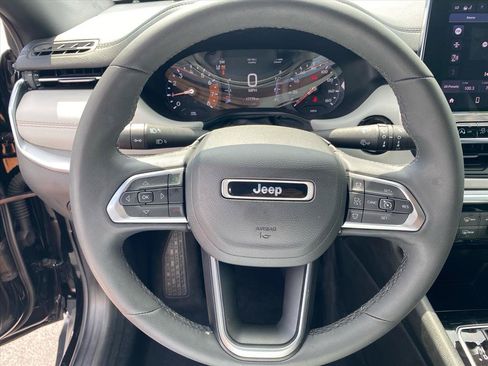 Used 2025 Jeep Compass Limited AWD/4WD image 10