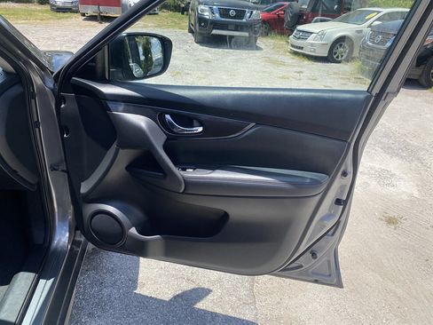 Used 2018 Nissan Rogue S AWD/4WD image 12