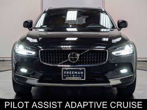 Used 2024 Volvo V90 B6 Cross Country Plus w/ Climate Package image 3