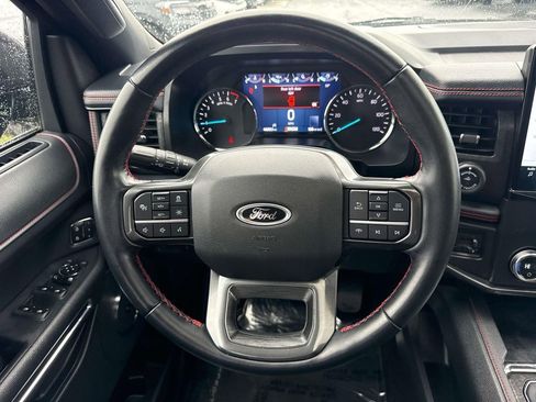 Used 2022 Ford Expedition Limited image 16