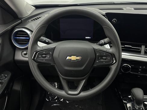 Used 2026 Chevrolet Trax LT FWD image 25