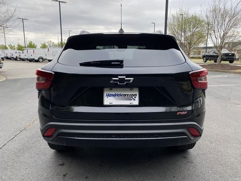 Used 2025 Chevrolet Trax RS image 8