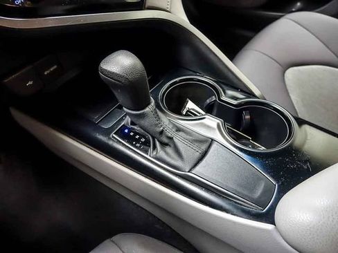 Used 2020 Toyota Camry LE w/ Convenience Package FWD image 19