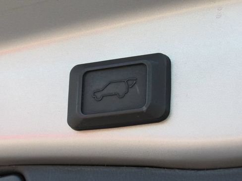 Used 2022 Toyota RAV4 XLE w/ Convenience Package AWD/4WD image 6