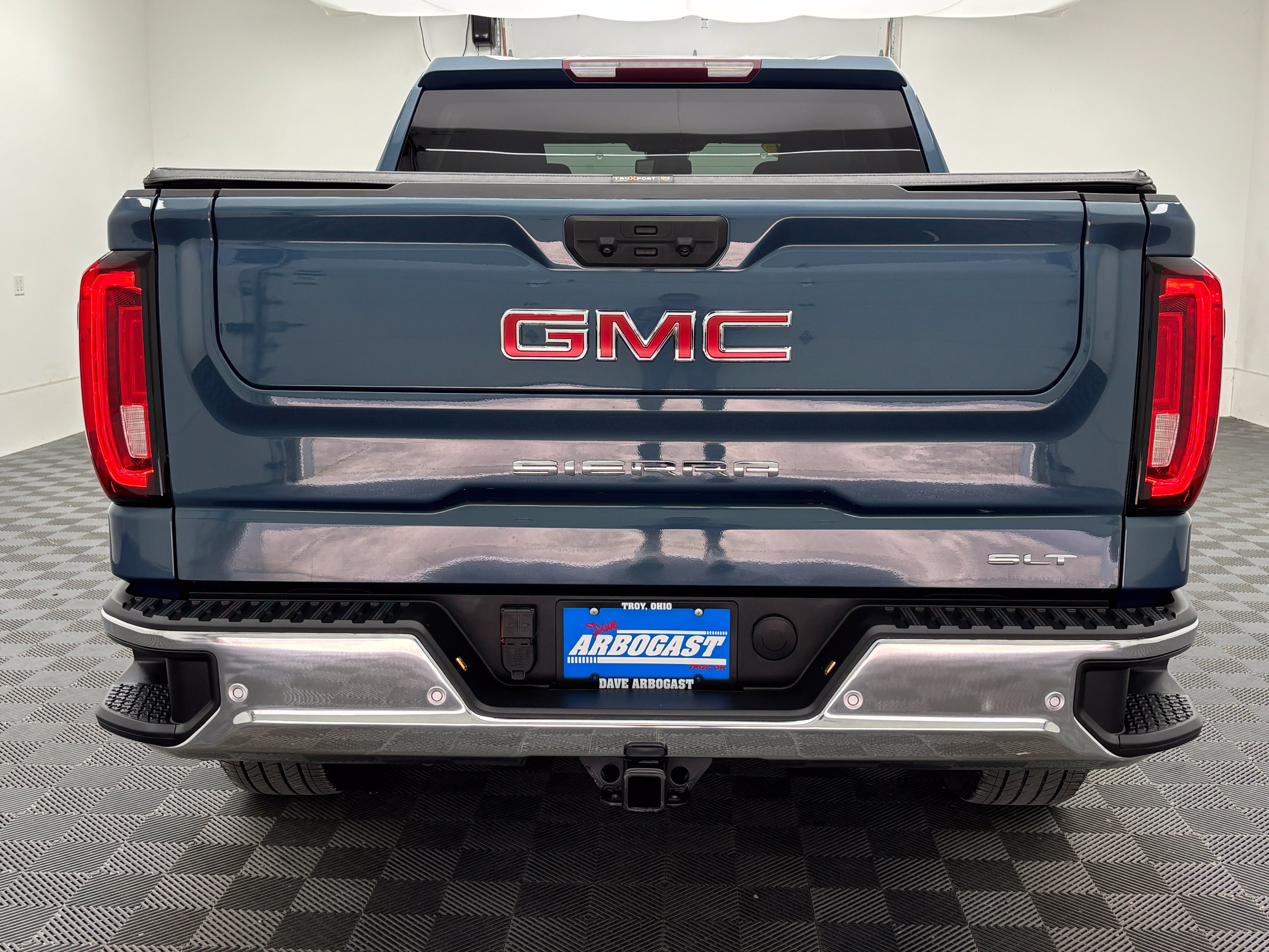 Used 2024 GMC Sierra 1500 SLT w/ SLT Convenience Package AWD/4WD image 8