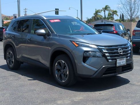 Certified 2025 Nissan Rogue SV w/ SV Premium Package FWD image 3
