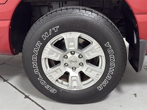 Used 2017 Nissan Titan SV image 23