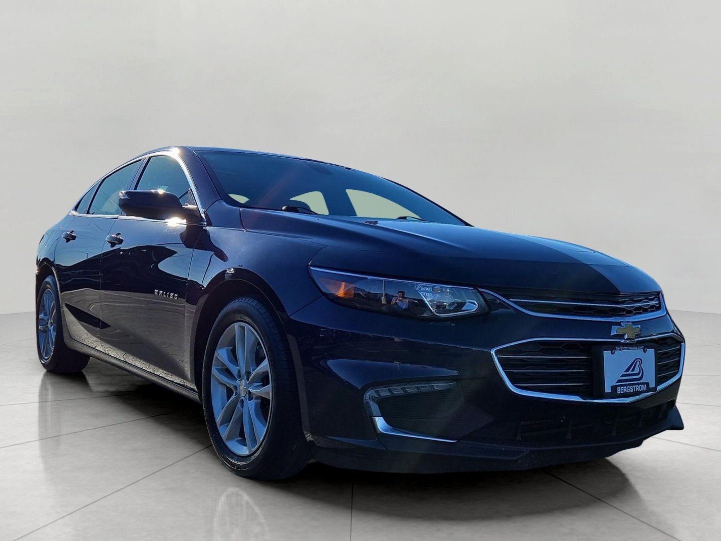 Used 2017 Chevrolet Malibu LT FWD image 1