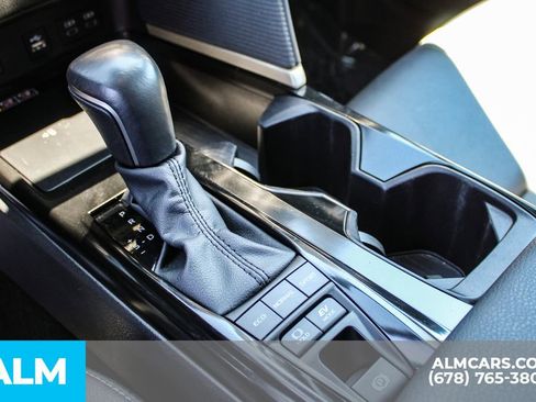 Used 2025 Toyota Camry SE image 36