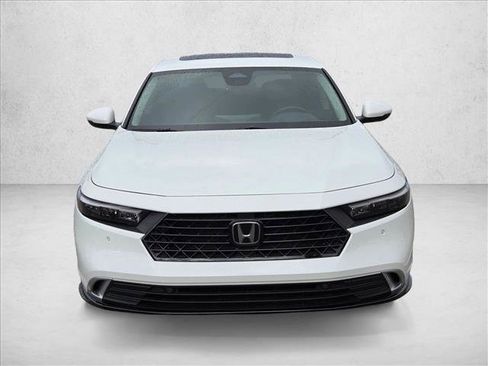 Used 2023 Honda Accord Touring image 2