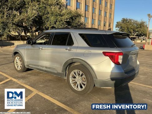 Used 2021 Ford Explorer XLT w/ Equipment Group 202A image 4