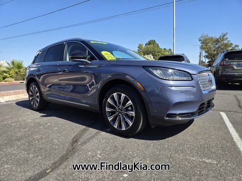 Used 2022 Lincoln Corsair Reserve w/ Rear Removable Package Tray FWD image 3
