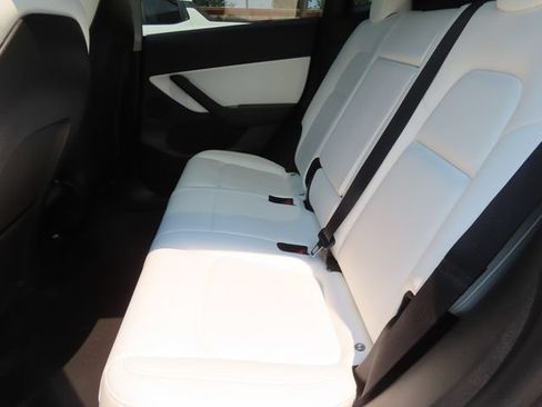 Used 2021 Tesla Model Y Long Range AWD/4WD image 24