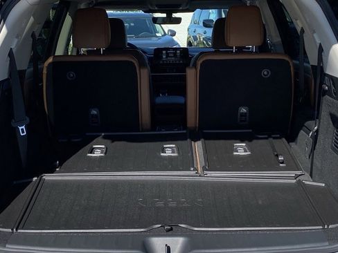 New 2025 Nissan Pathfinder Platinum image 13