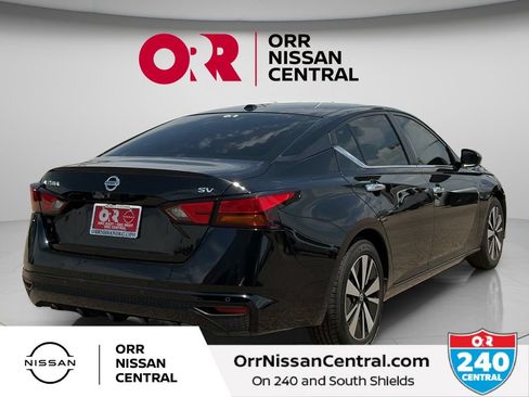 Used 2022 Nissan Altima 2.5 SV FWD image 5
