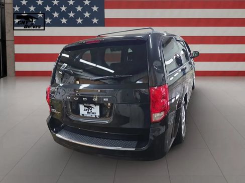 Used 2019 Dodge Grand Caravan SE w/ UConnect Hands-Free Group FWD image 5