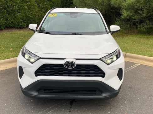 Used 2022 Toyota RAV4 XLE FWD image 2
