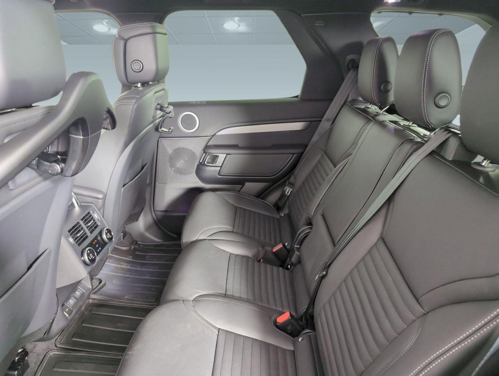 Used 2025 Land Rover Discovery Dynamic SE AWD/4WD image 19