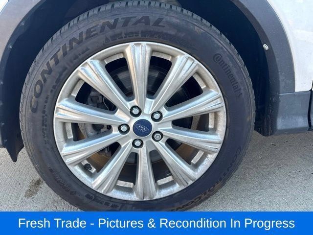 Used 2017 Ford Escape Titanium w/ Equipment Group 301A AWD/4WD image 9