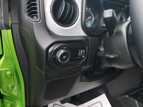 Used 2025 Jeep Wrangler Sport AWD/4WD image 15