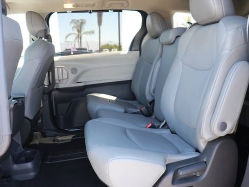 Used 2023 Toyota Sienna XLE FWD image 12