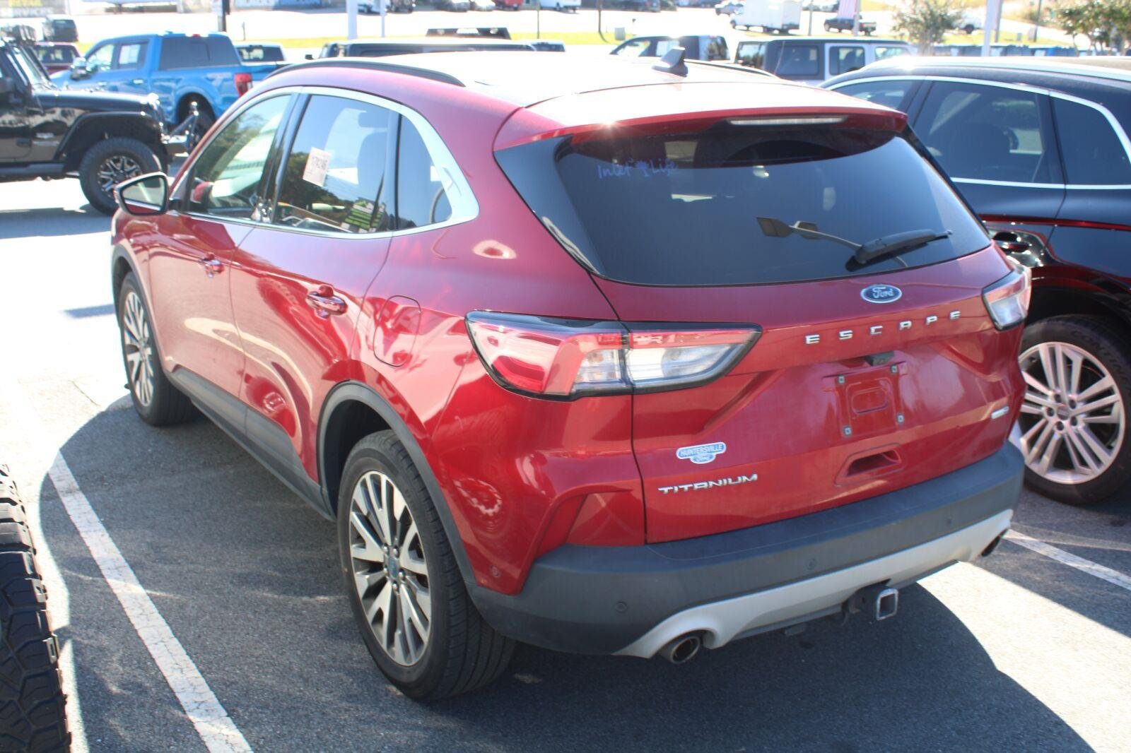 Used 2020 Ford Escape Titanium w/ Titanium Premium Package 2.0 AWD/4WD image 6