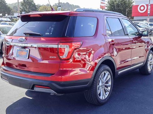 Used 2019 Ford Explorer XLT image 23