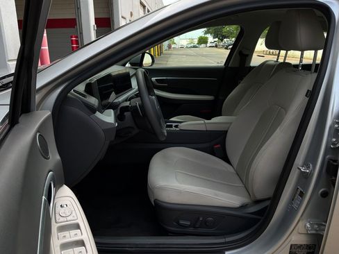 Used 2025 Hyundai Sonata SEL FWD image 10