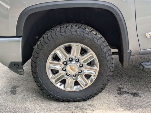 Used 2026 Chevrolet Silverado 2500 High Country w/ Technology Package AWD/4WD image 12