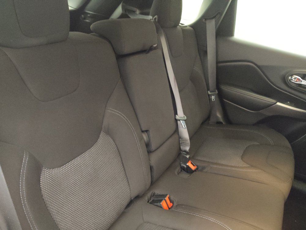 Used 2020 Jeep Cherokee Latitude FWD image 19