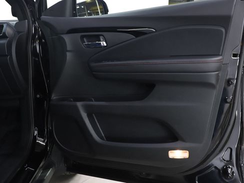Used 2025 Honda Ridgeline Black Edition image 9