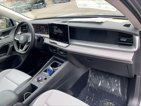 New 2026 Volkswagen Tiguan SE image 10