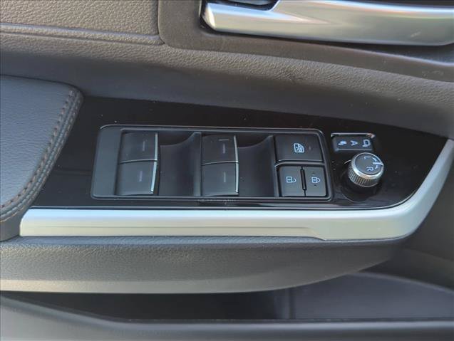 Used 2026 Toyota Sienna Platinum AWD/4WD image 8