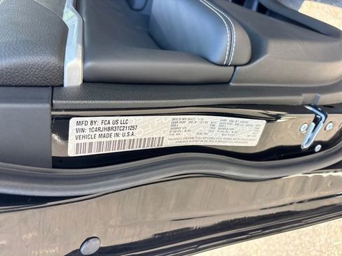 New 2026 Jeep Grand Cherokee Limited w/ Limited Altitude Package AWD/4WD image 35