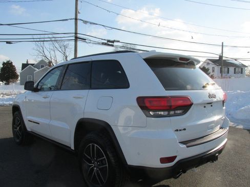 Used 2017 Jeep Grand Cherokee Trailhawk w/ Trailhawk Luxury Group AWD/4WD image 24