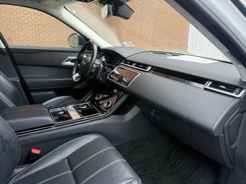 Used 2018 Land Rover Range Rover Velar S image 32