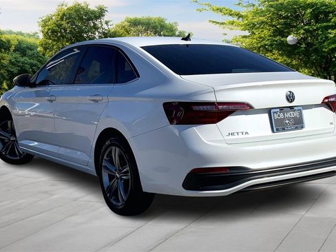 Used 2023 Volkswagen Jetta SE image 4