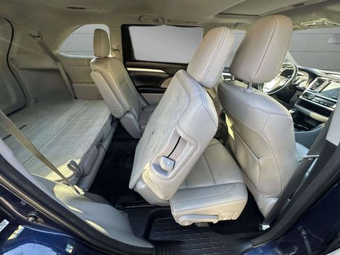 Used 2015 Toyota Highlander XLE AWD/4WD image 32