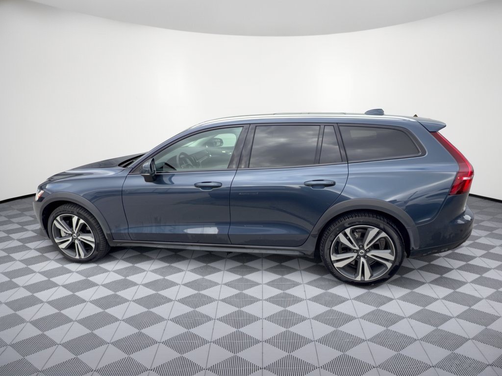 Certified 2026 Volvo V60 B5 Cross Country Plus AWD/4WD image 2