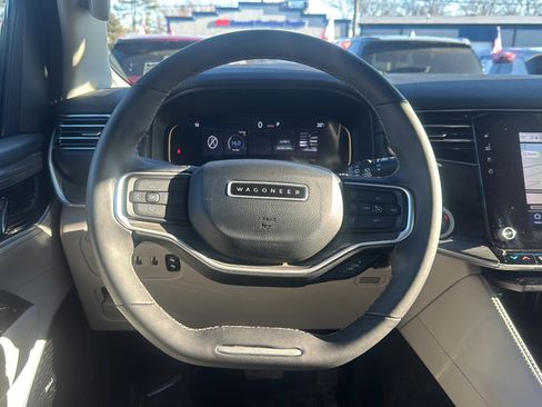 Used 2023 Jeep Wagoneer Series III w/ Premium Group I image 2