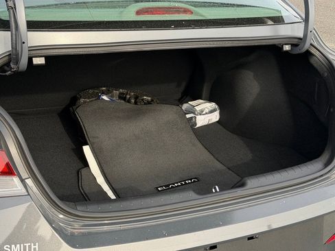 Certified 2025 Hyundai Elantra SE w/ Cargo Package image 29
