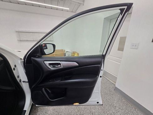 Used 2020 Nissan Pathfinder SL FWD image 29
