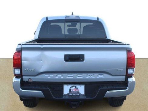 Certified 2022 Toyota Tacoma SR5 AWD/4WD image 5