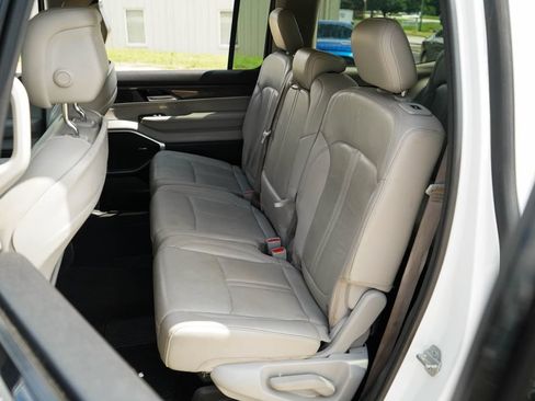 Used 2022 Jeep Wagoneer Series II w/ Premium Group I AWD/4WD image 9