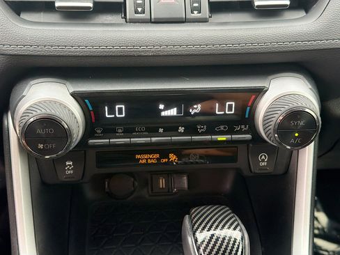 Used 2020 Toyota RAV4 XLE Premium image 32