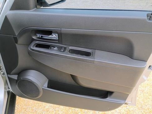 Used 2012 Jeep Liberty Sport image 42